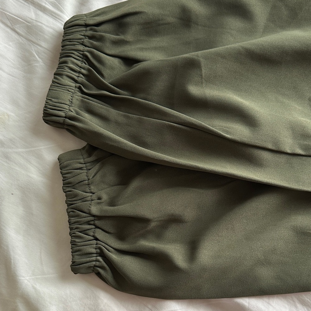 Women's Olive Cargo Jeans - Picture 7 of 12